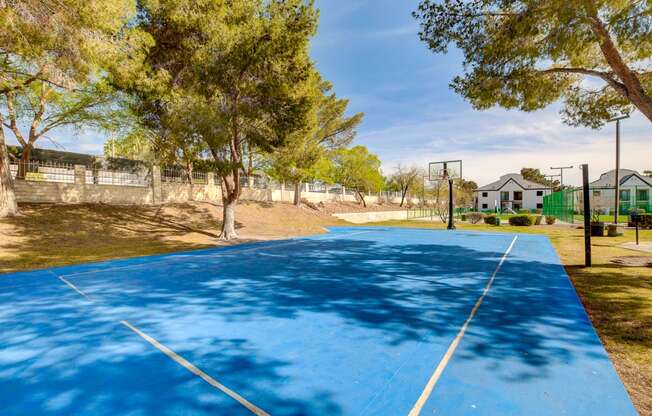 basketball court at the enclave at woodbridge apartments in sugar land, tx