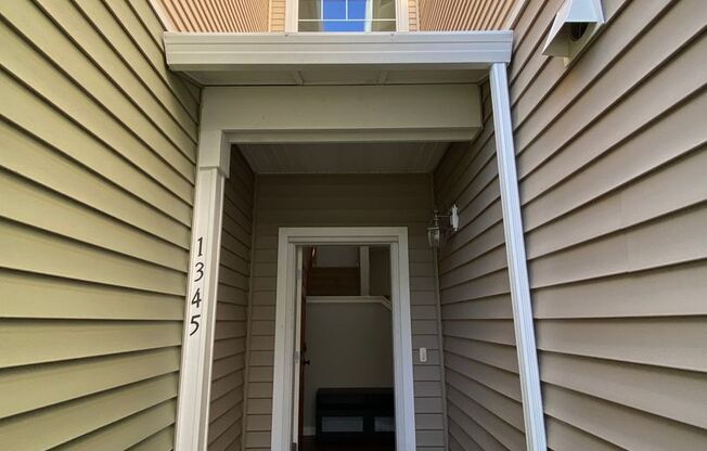 Spacious Auburn Townhome - Furnished Options