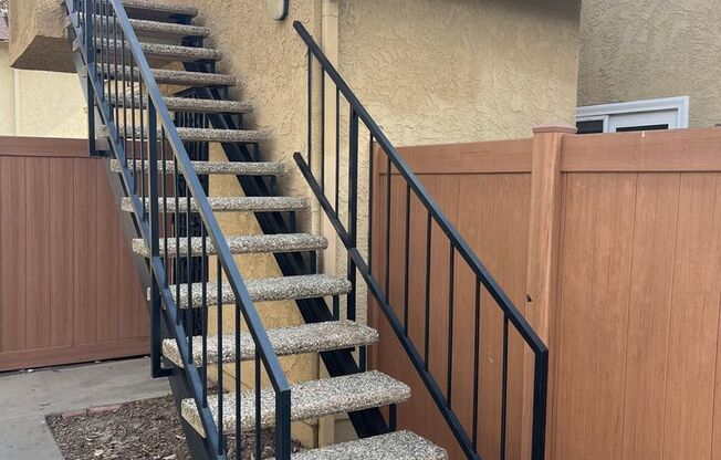 $500 OFF FIRST MONTH'S RENT! Cerritos Villas: Upper 3 Bedroom 1 Bath Condo