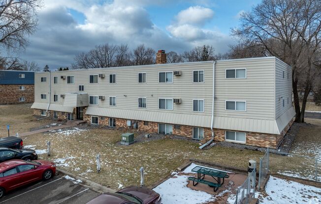 2 beds, 1 bath, 750 sqft, $1,349, Unit 1624-2B
