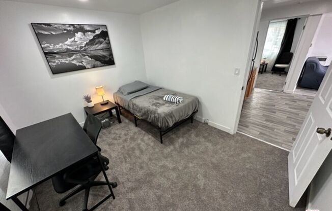 3 beds, 1 bath, 900 sqft, $3,500, Unit 4025