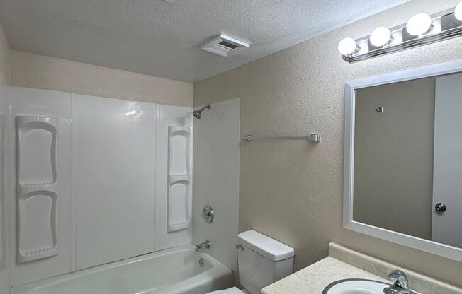1 bed, 1 bath, 650 sqft, $900, Unit 9
