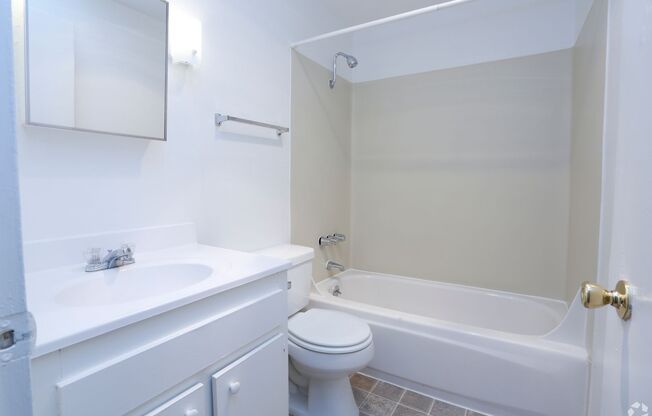 2 beds, 1.5 baths, 1,050 sqft, $1,650, Unit 58