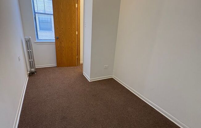 3 beds, 1 bath, 1,003 sqft, $1,250, Unit CA 143.5-2W