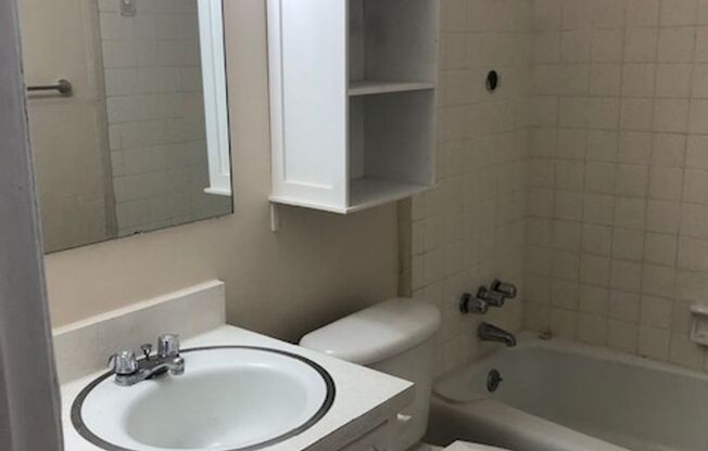 2 beds, 1 bath, $995