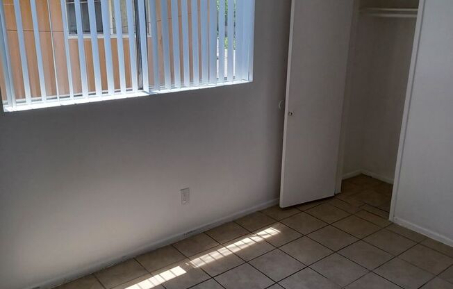 2 beds, 1 bath, $2,000