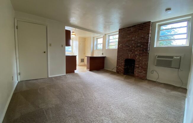 Spacious 1BR Apartment Available - An Amazing South Oakland Location - Call Today to Tour!