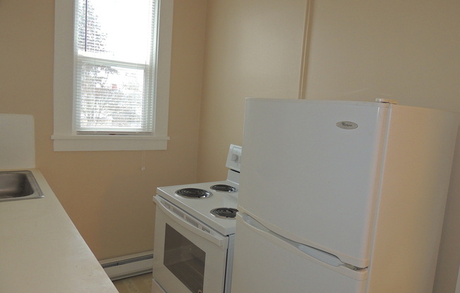 Studio, 1 bath, 400 sqft, $850, Unit 2