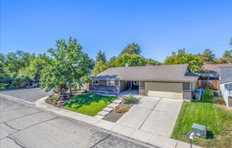 MODERN COMFORT AND CONVENIENCE: IMMACULATE SINGLE LEVEL HOME IN THE HEART OF SE BOISE