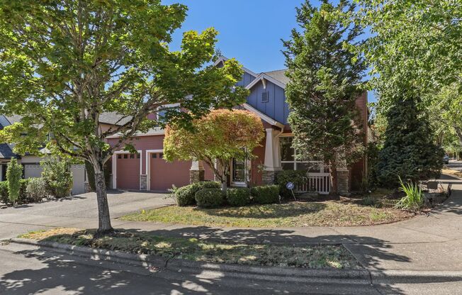 FOR RENT: CORNER LOT, Immaculate, lovely and spacious home - 5 bed, 3 bath + bonus room with 3-car garage