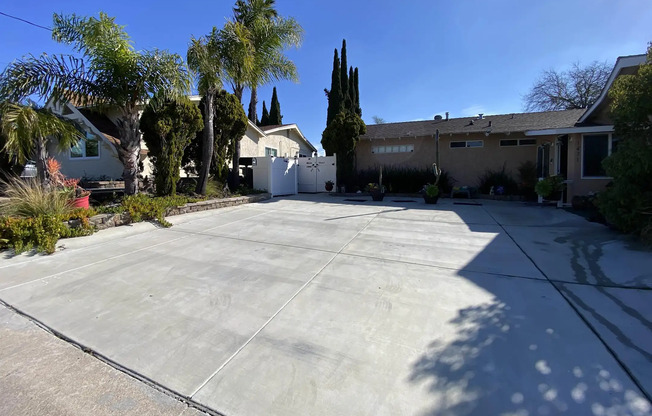 1473 LA CORTA CIR