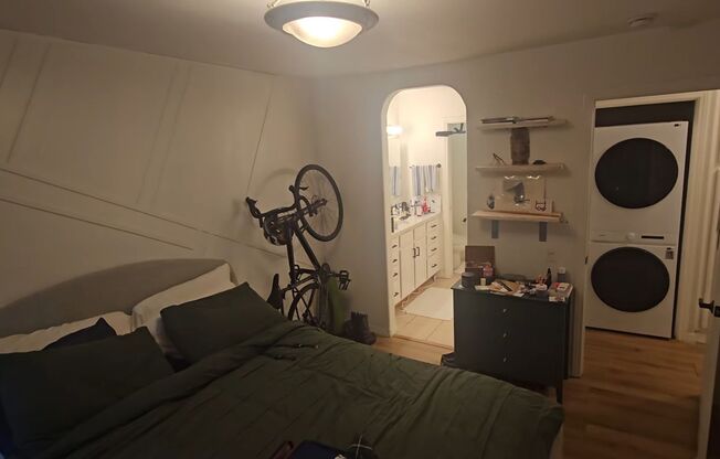 2 beds, 2 baths, $2,800, Unit # 203