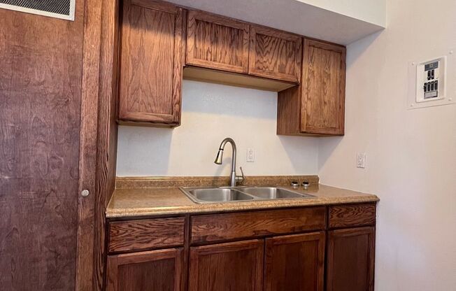 1 bed, 1 bath, $825, Unit 2