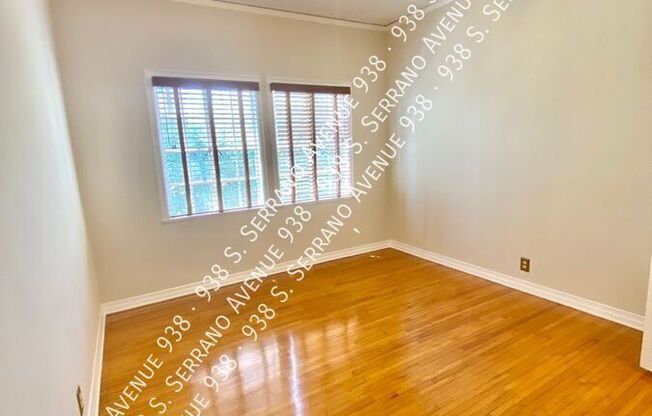938 S SERRANO AVE