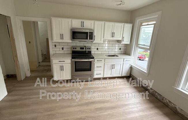 122 E GOEPP ST
