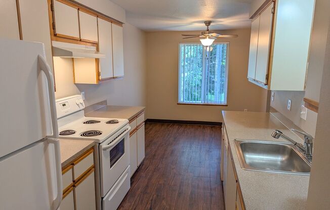 2 beds, 2 baths, 950 sqft, $1,350, Unit 34