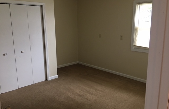 2 beds, 1 bath, $1,100