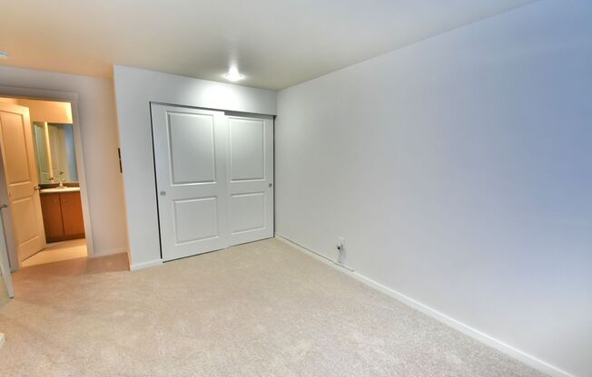 2 beds, 1 bath, $2,000, Unit # #G 202