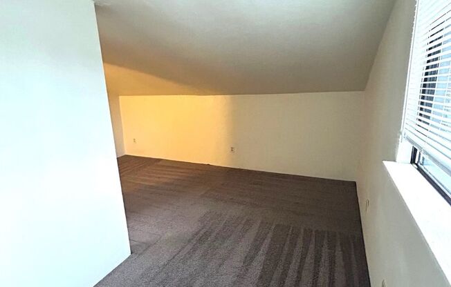 1 bed, 1 bath, 1,300 sqft, $1,475, Unit Unit 1