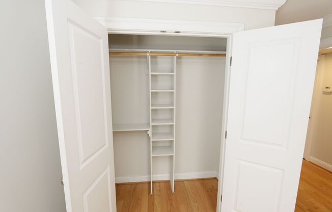 2 beds, 1 bath, 850 sqft, $2,100, Unit 1903-#104