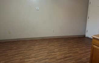 Studio, 1 bath, 500 sqft, $895, Unit 11