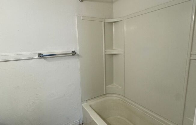 1 bed, 1 bath, $995, Unit 303