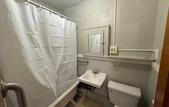 Studio, 1 bath, 550 sqft, $899, Unit Unit 110