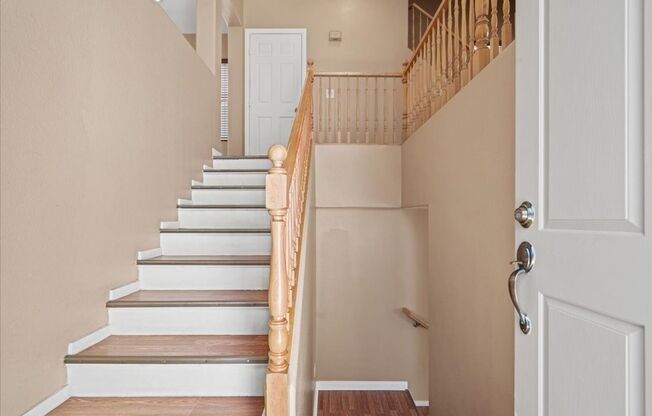 Spacious 3-Story Plus Loft Bedroom, New Floors, New paint, No Carpet
