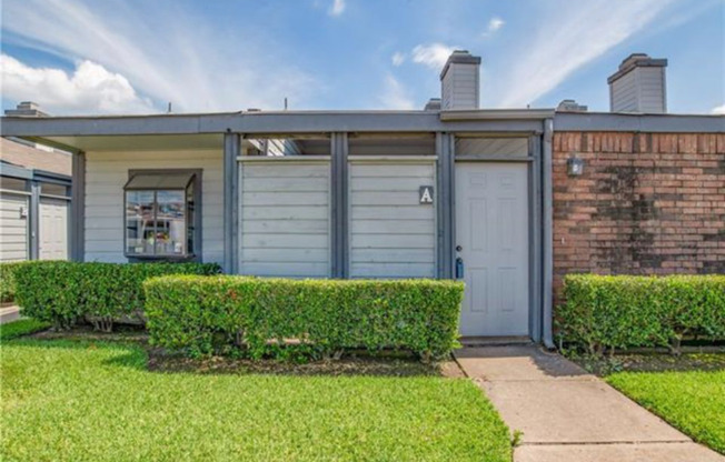 606 BELLAIRE DR