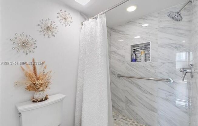 2 beds, 2 baths, $3,950, Unit # 603