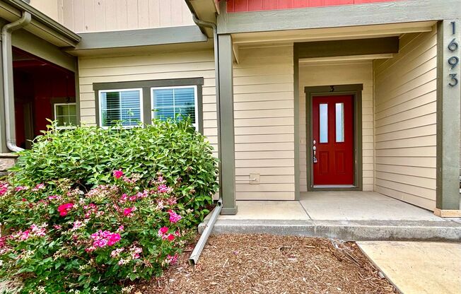 Beautiful 3 bed, 3 bath Townhome in West Windsor!