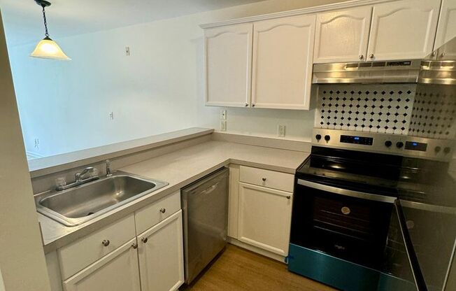 1 bed, 1 bath, 581 sqft, $1,900, Unit 115