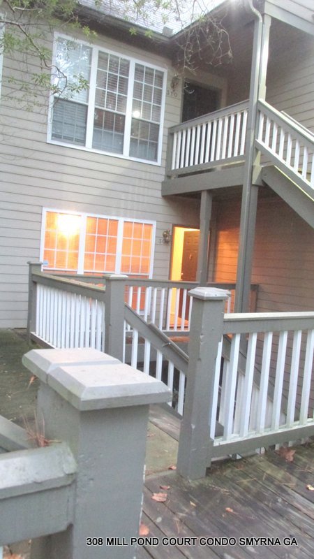 ENJOY THIS BEAUTIFUL CONDO NESTLED IN THE WOODS NEAR A FOUNTAIN WITH FAST/EASY ACCESS TO ATLANTA CITY LIFE,  DOWNTOWN AND THE AIRPORT!