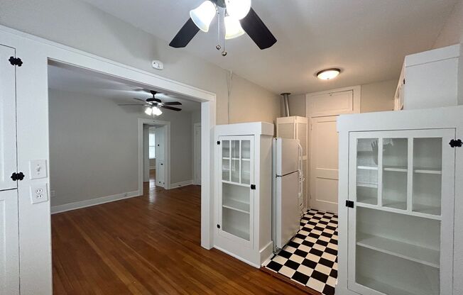 2 beds, 1 bath, $1,295, Unit B3610