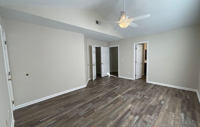 2 beds, 2 baths, 1,270 sqft, $1,500, Unit 2726-5 Upstairs 2BR 2BA Remodel Summit Pet Friendly