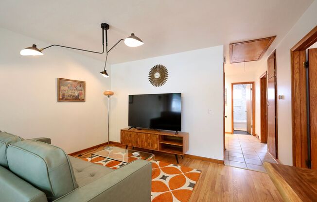 2 beds, 1 bath, 750 sqft, $2,453, Unit Eastside 2 BR duplex with private patio/dog run. Fully furnished. Flexible lease.