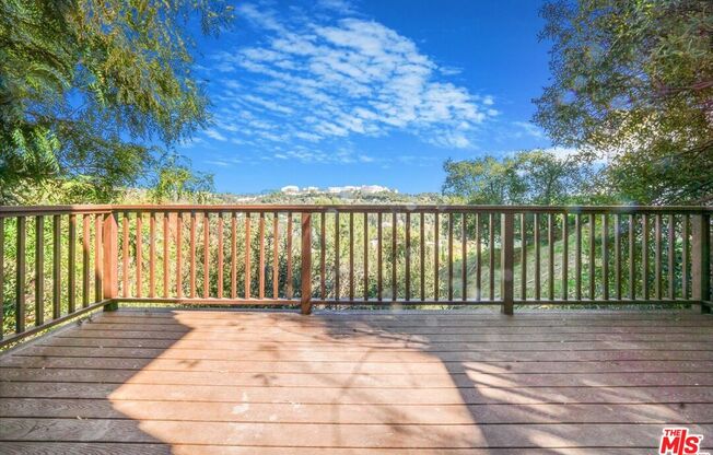 960 N TIGERTAIL RD