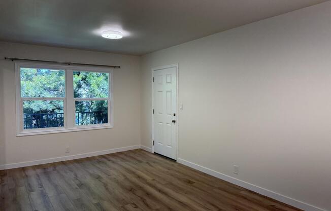 3 beds, 1 bath, 1,000 sqft, $2,850, Unit 7