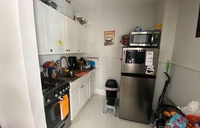 Studio, 1 bath, 300 sqft, $1,550, Unit Unit 406