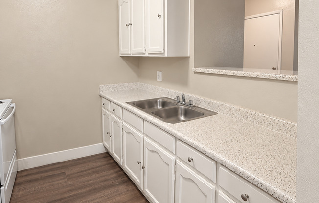 2 beds, 1 bath, 896 sqft, $2,095, Unit 017