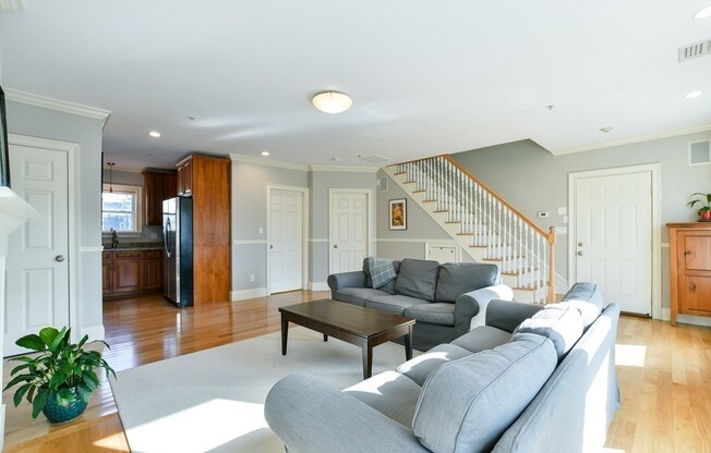 580 E 2 ST