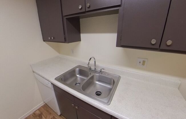 2 beds, 2 baths, 863 sqft, $1,210, Unit 23