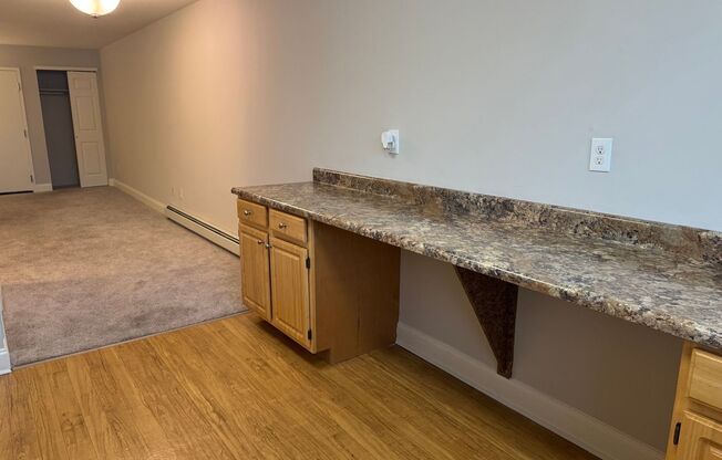 2 beds, 1 bath, 685 sqft, $1,690, Unit H07