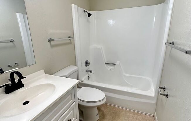 2 beds, 1 bath, 740 sqft, $1,499, Unit 814 - Unit 206