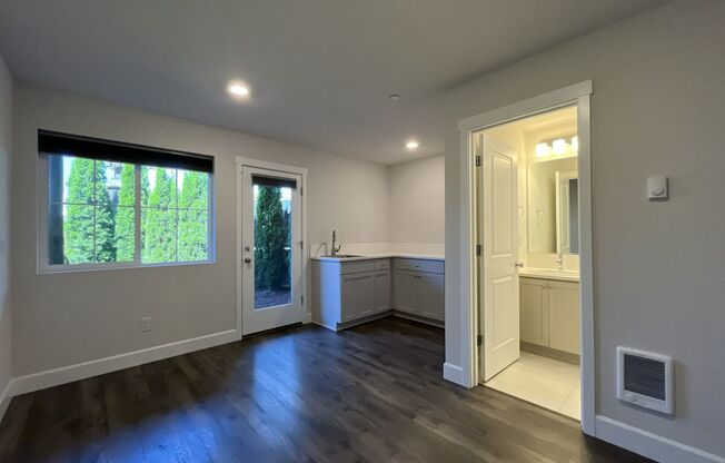 4 beds, 3.5 baths, $2,995