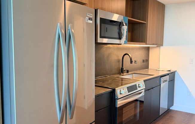 Studio, 1 bath, 422 sqft, $2,195, Unit 608