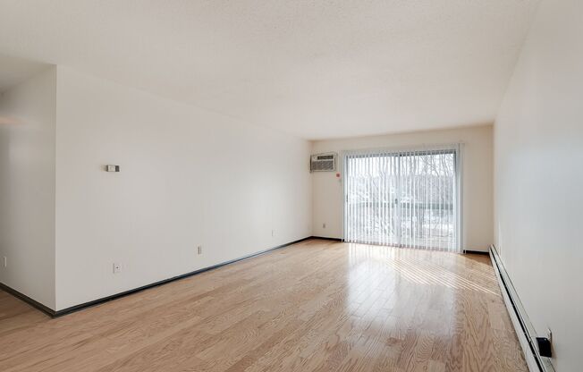 1 bed, 1 bath, 750 sqft, $1,100, Unit 7710-303
