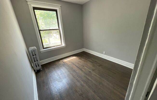 7654 Marquette