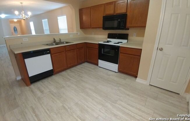 3 beds, 2 baths, $1,550