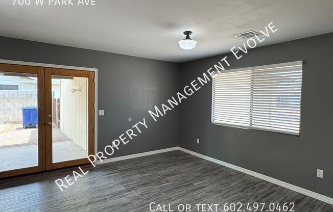 700 W PARK AVE